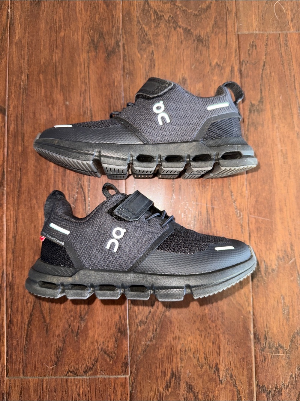 ON Cloud Play Lightweight Running Shoes - Black